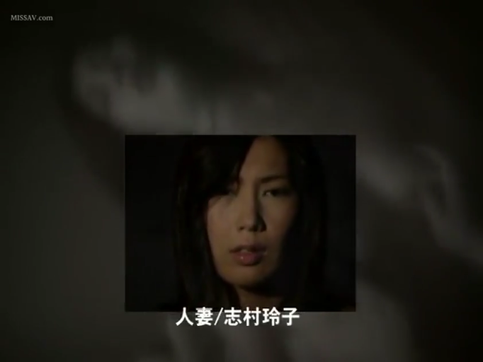 室内 · 忧郁 · 脸部特写 · 凝视 · 正面 · 人妻