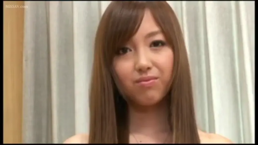 室内 · 头部特写 · レンズを見つめて · 裸肩 · 正面直视 · 背景窗帘 · 无辜清纯 · 亚洲长发女性