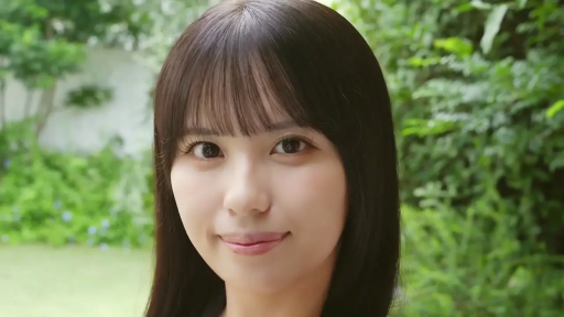 面部 · 站立 · 微笑 · 注视 · 便服 · 清纯 · 户外