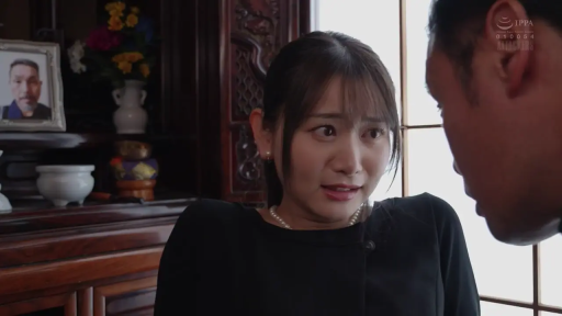 Indoor · Medium shot · 忧虑 · Black mourning clothes · 灵堂 · 瘫坐 · 胁迫 · 佛坛