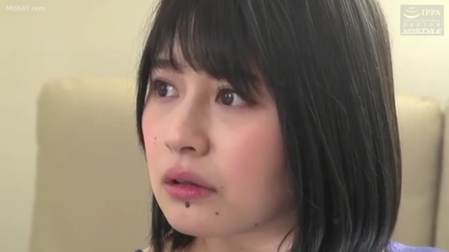 脸部 · 卧室 · 巨乳 · 迷离 · 仰卧 · 注视 · 角色扮演服