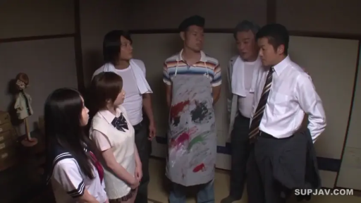 室内 · 坐姿 · 胸部 · 巨乳 · 润滑油 · 白色吊带 · 模糊 · 揉捏