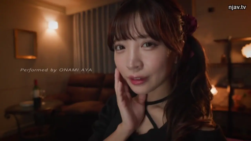 室内 · 脸部特写 · 黑色上衣