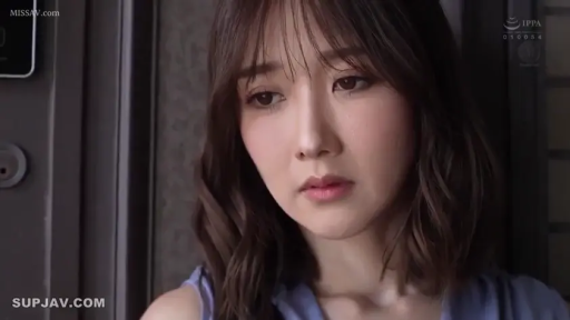 室内 · 憂鬱 · ドアロック · 顔のクローズアップ · 注視 · 正面 · 青い上着 · 高清人像