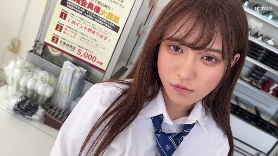 忧郁 · 低头 · 站立 · 半身 · JK制服 · 便利店 · 货架 · 清纯