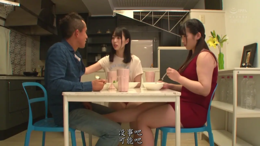 室内 · 脸部 · 注视 · 特写 · 常服 · 静态 · 画框 · 意味深长