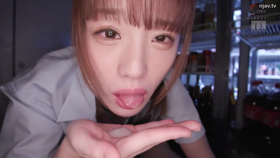 室内 · 身をかがめる · 白衬衫 · 顔のクローズアップ · POV · 平和 · 精液入り