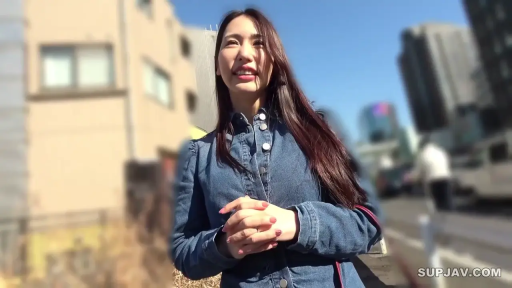 站姿 · 半身 · 街道 · 牛仔衬衫