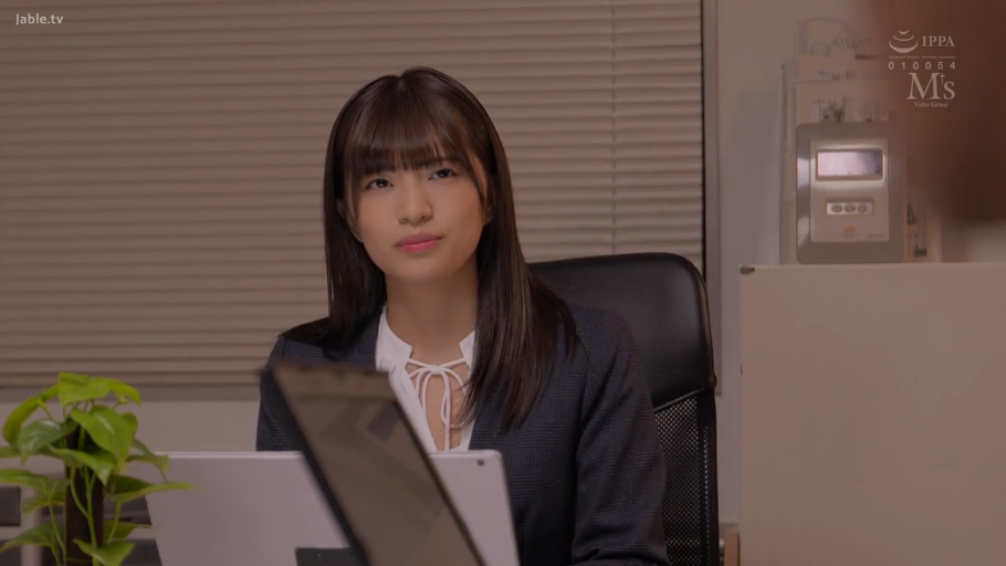 露乳 · 全裸 · 胸部特写 · 床上 · 性交行为 · 仰卧位 · 迷离表情