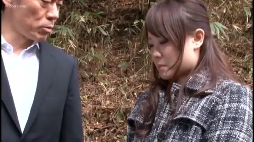 交谈 · 严肃 · 站立 · 剧照 · 森林 · 西装与大衣