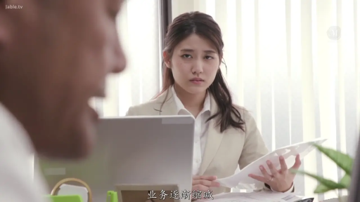 座り姿勢 · 真剣 · 办公室 · パソコン · 半身 · ビジネススーツ · OL · 看文件