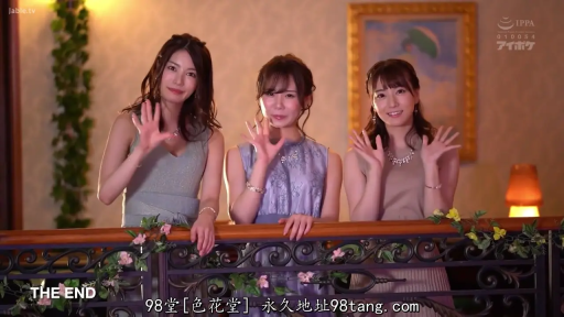 室内 · 站立 · 中景 · 微笑 · 栏杆 · 挥手 · 三人 · 晚礼服