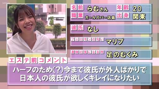 站立 · 微笑 · 白色衬衫 · 短发 · 户外街道 · 胸部以上 · 自我介绍 · 资料面板