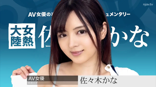 微笑 · 面部特写 · 注视 · 正面 · 影棚 · 封面 · 吊带内衣