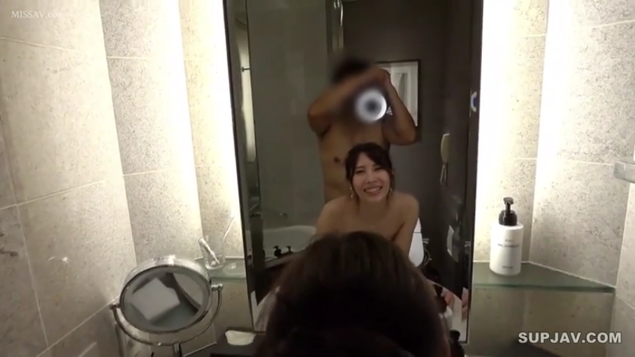 全裸 · 浴室 · 男站女跪