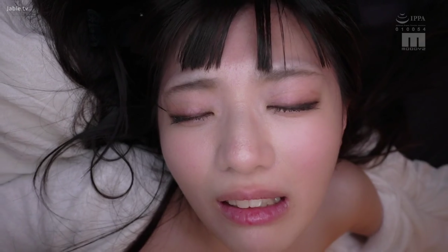 性交 · 脸部特写 · 陶醉 · 枕头 · 仰卧 · 裸体 · 床上 · 日本AV