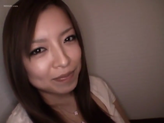 坐姿 · 卧室 · 枕头 · 剧情 · 亲昵 · 吊带内衣