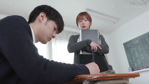 严肃 · 教室 · 中景 · 站姿 · 监考 · 针织衫 · 文件夹 · 师生剧情