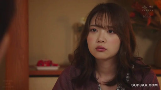 室内 · 座り姿勢 · 憂鬱 · 顔部のクローズアップ · 凝視 · 长发 · 浴衣