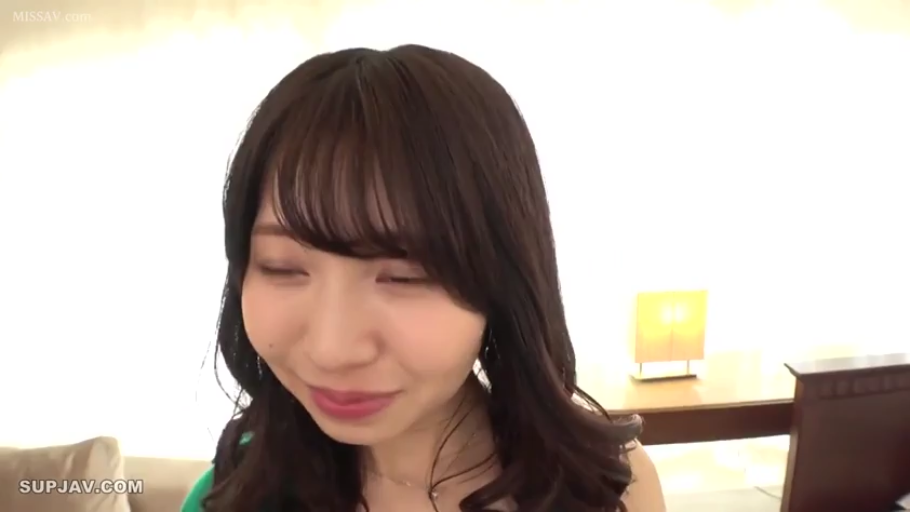 脸部特写 · 房间 · 常服