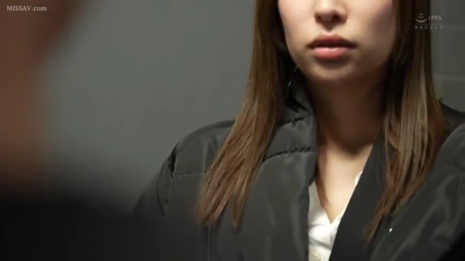 Indoor · 面部 · Stand · Stare · bland · Japanese AV · 羽绒服