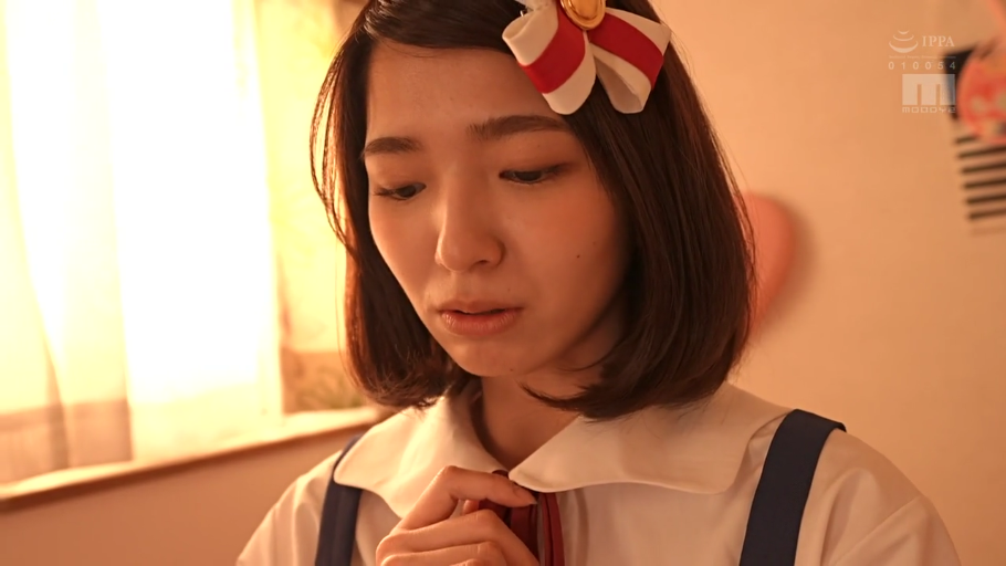 坐姿 · 卧室 · 字幕 · 半身 · 对话 · 内衣 · 书架 · 悲伤