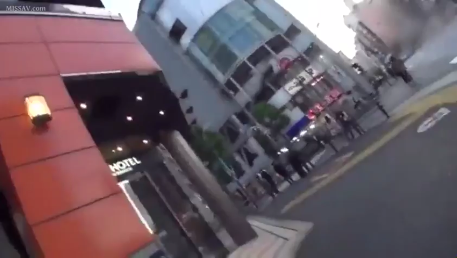 远景 · 便服 · 行走 · 模糊 · 路过 · 建筑物 · 酒店街道