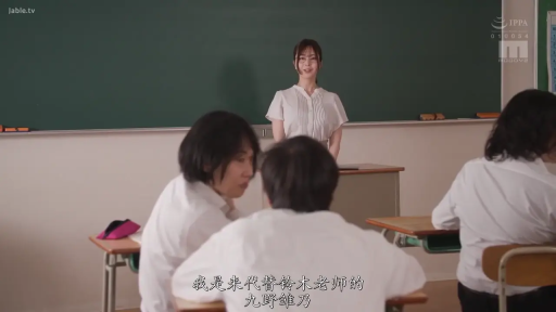 教室 · 师生 · 站姿 · 白衬衫 · 微笑 · 遠景 · 黑板 · 自我介绍