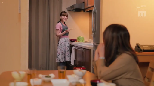 站立 · 全景 · 微笑 · 厨具 · キッチン · 小花柄エプロン · 烹饪 · 居家生活场景