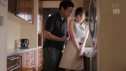 中景 · 无袖衬衫 · 厨房 · 跳蛋 · 骚擾 · 遲疑 · 背後站立