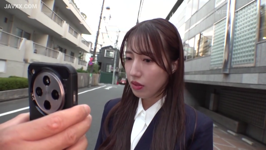 和室 · 微笑 · 面对镜头 · 半身 · 正坐 · 蕾丝吊带睡裙 · 棕色长发