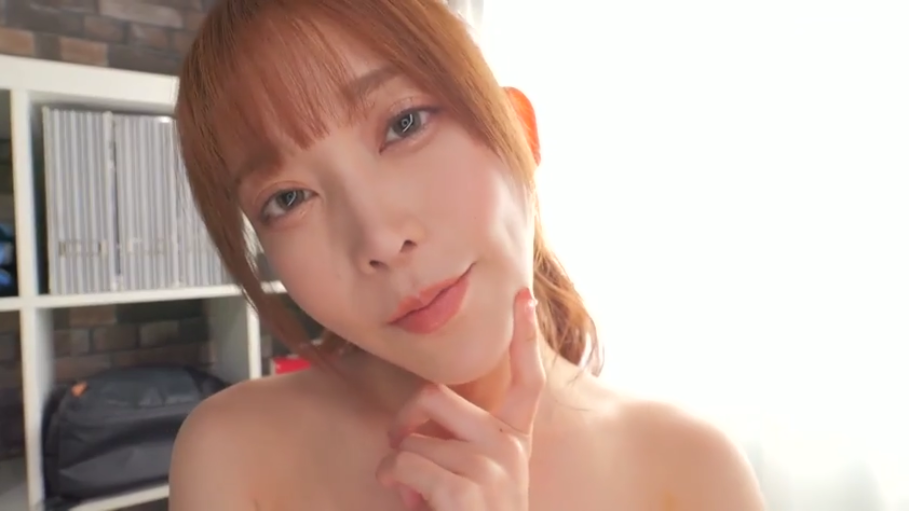 面部 · 全裸 · 卧室 · 微笑 · 枕头 · 仰卧 · 裸体 · 挑逗