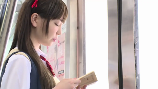 交通工具 · 火车站 · 车头 · 行驶 · 进站 · 铁轨