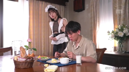 坐姿 · 专注 · 角色扮演 · 女仆装 · 餐厅 · 用餐 · 餐具