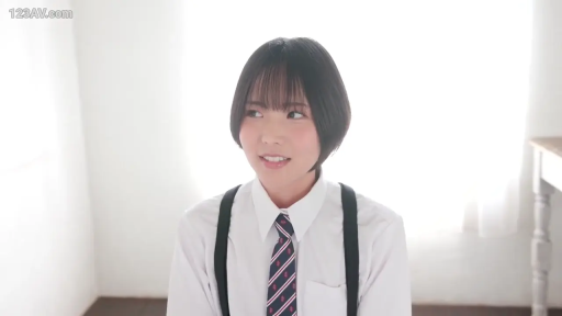 室内 · 座り姿勢 · 微笑 · 制服 · 特写 · ショートヘア · ネクタイ · 侧望