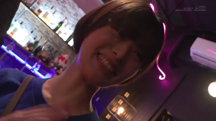 胸部 · 全裸 · 浴室 · 站姿 · 微笑 · 浴缸 · 无码 · 托胸