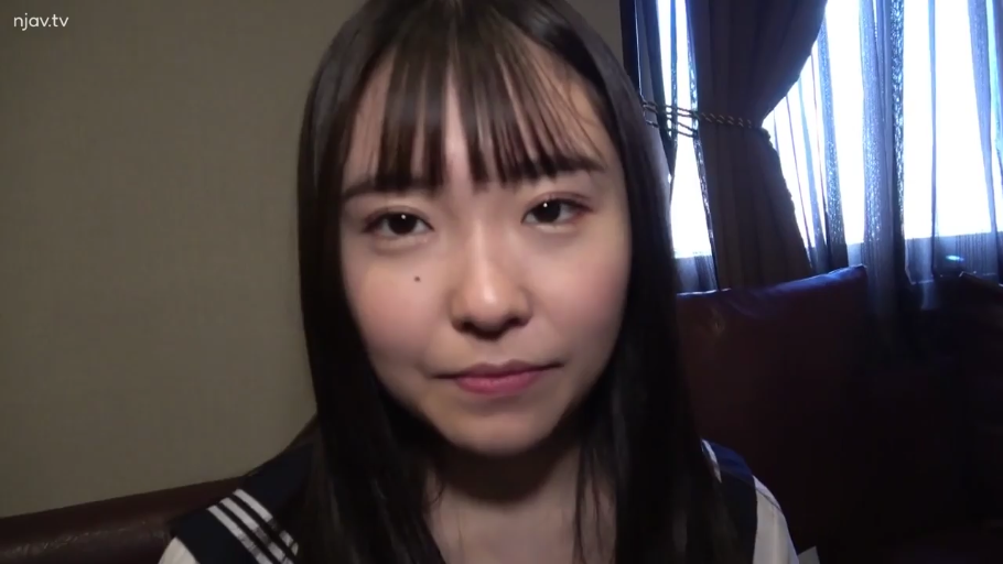 室内 · 脸部特写 · 平静 · 注视 · 水手服 · 长发 · 正面坐姿