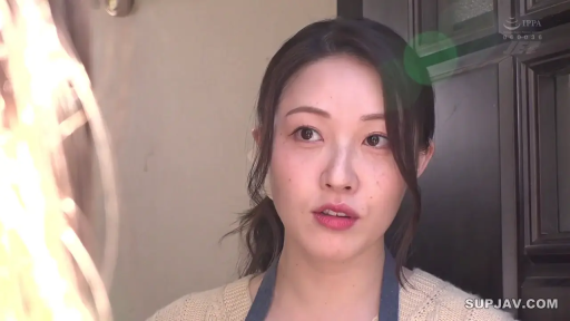 严肃 · 站立 · 半身 · 对视 · 粉色背包 · 室外街道 · 门禁 · 户外日常