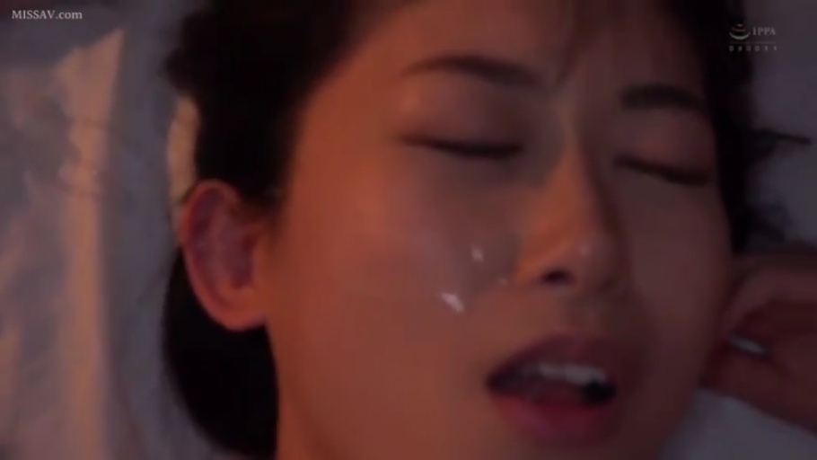 脸部特写 · 卧室 · 陶醉 · 仰卧 · 裸体 · 颜射 · 精液 · 近景