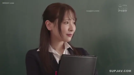 Classroom · Stand · Smile · Yes · 黑板 · 教师设定 · 西装外套与白衬衫 · 侧身持物