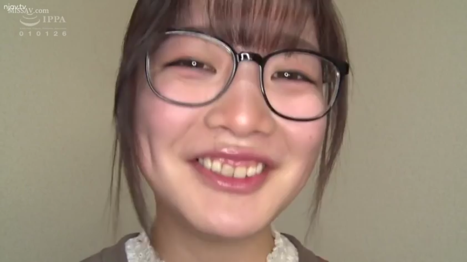 Indoor · Close-up of the face · 蕾丝内搭 · 正面对镜