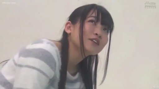 室内 · 顔部のクローズアップ · 迷離 · 注視 · 仰頭 · 条纹毛衣 · 黑长直