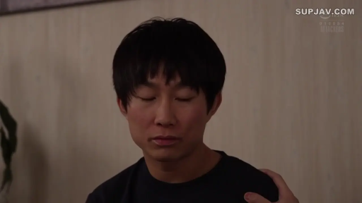 室内 · 胸部特写 · 胸部露出 · 正面 · 智能手机 · 不适用 · 发送私密照片 · 手机聊天界面