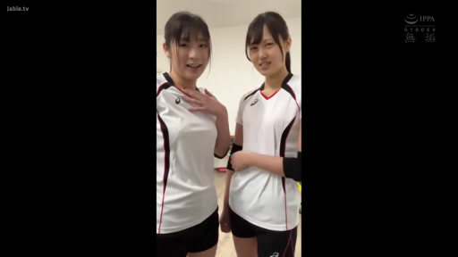 室内 · 中景 · 站姿 · 微笑 · 双人 · 注视镜头 · 排球服