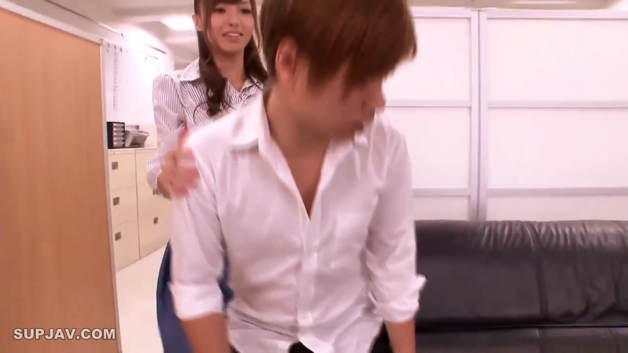 办公室 · 站立 · ソファ · 微笑 · ビジネススーツ · 职场 · 搭肩