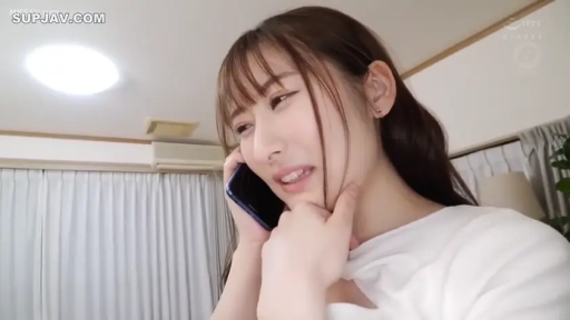 室内 · 脸部特写 · 白色上衣