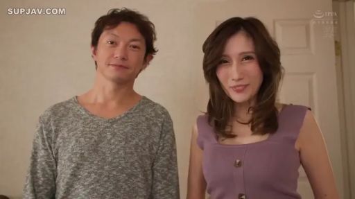 Indoor · Stand · Smile · Casual wear · 居家 · 近景 · 并排