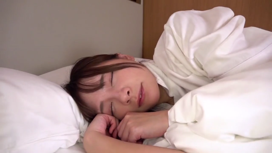 全身 · 平静 · 酒店 · 携帯電話 · 寝姿 · 覗き · 浴袍 · 熟睡