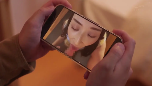 室内 · 投入 · 脸部特写 · 口交 · 跪姿 · 便服 · 手机 · 视角