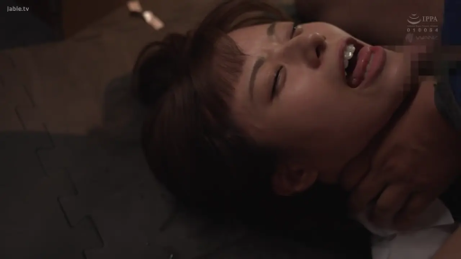 室内 · 脸部特写 · 口交 · 马赛克 · 挣扎 · 裸体 · 躺卧 · 地垫